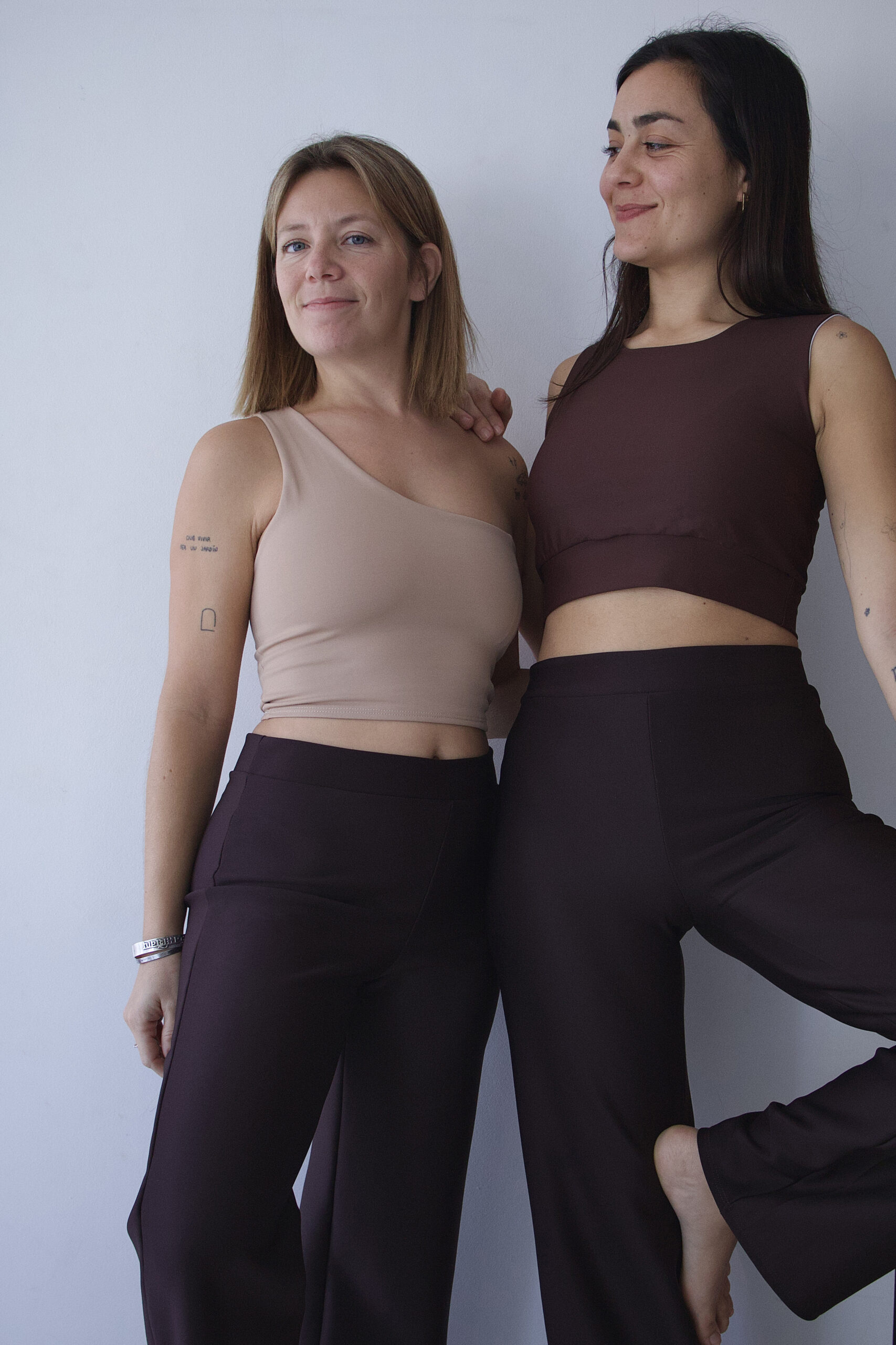 Pantalones marrones anchos